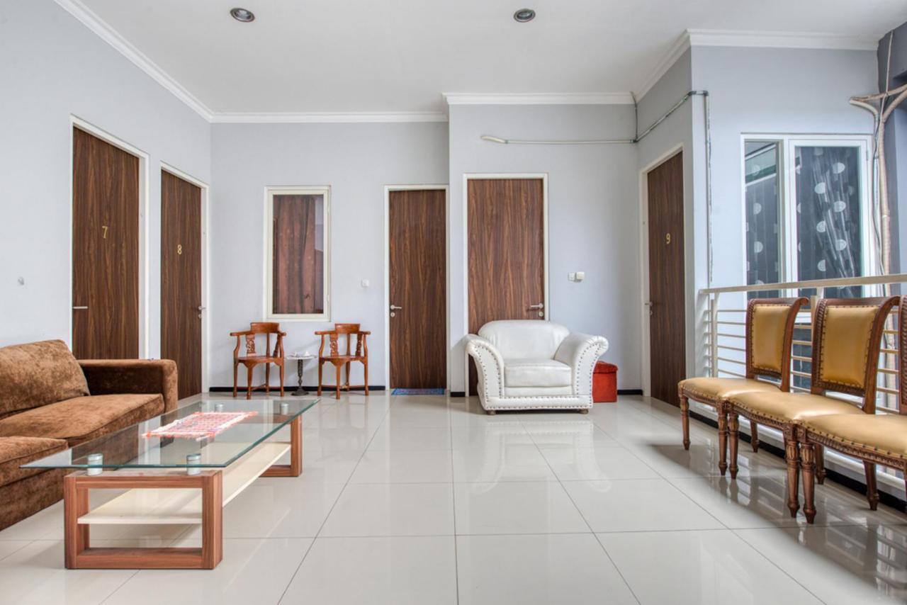 เรดดอร์ซ เนียร์ ซูราบายา ซู Hotel สุราบายา ภายนอก รูปภาพ
