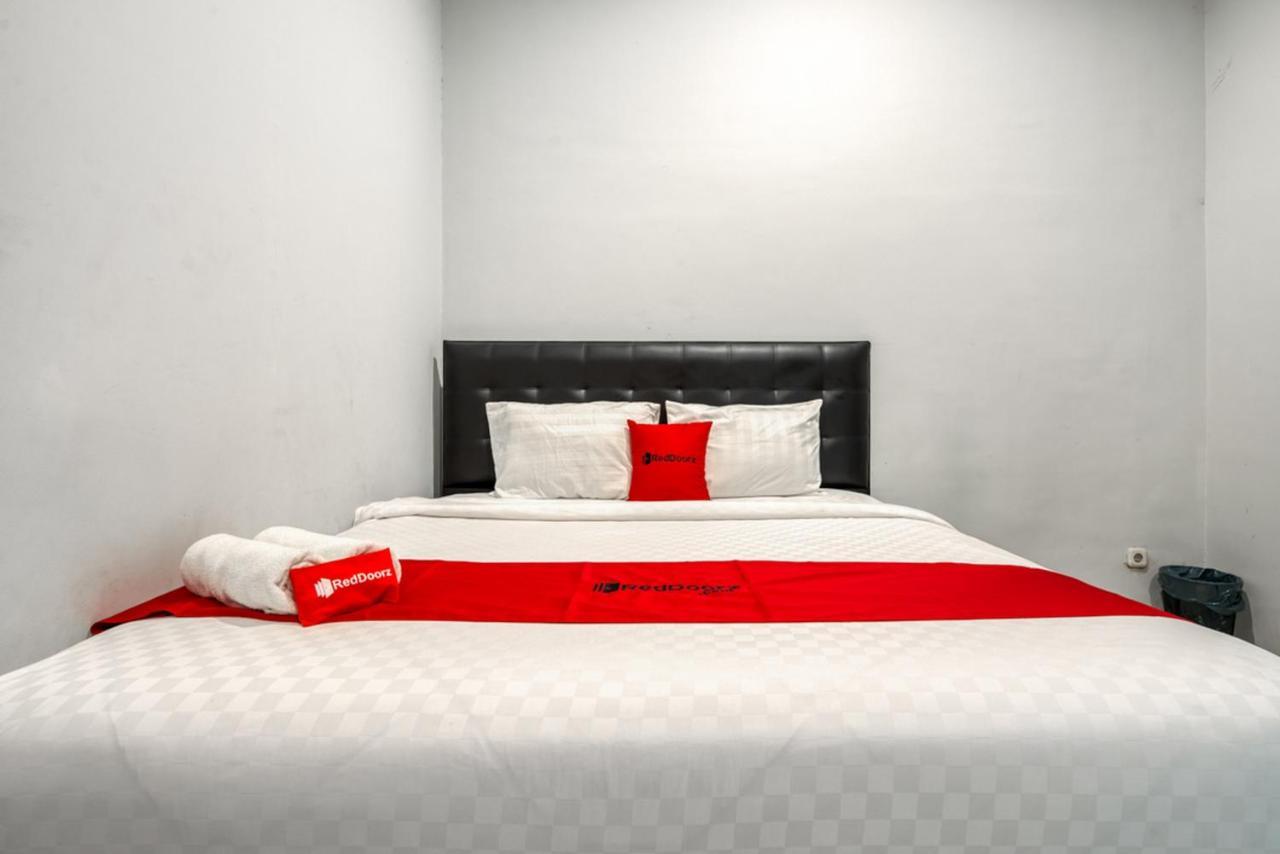 เรดดอร์ซ เนียร์ ซูราบายา ซู Hotel สุราบายา ภายนอก รูปภาพ